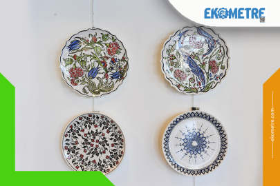 Emekli olduktan sonra ürettiği çinilerden sergi açtı