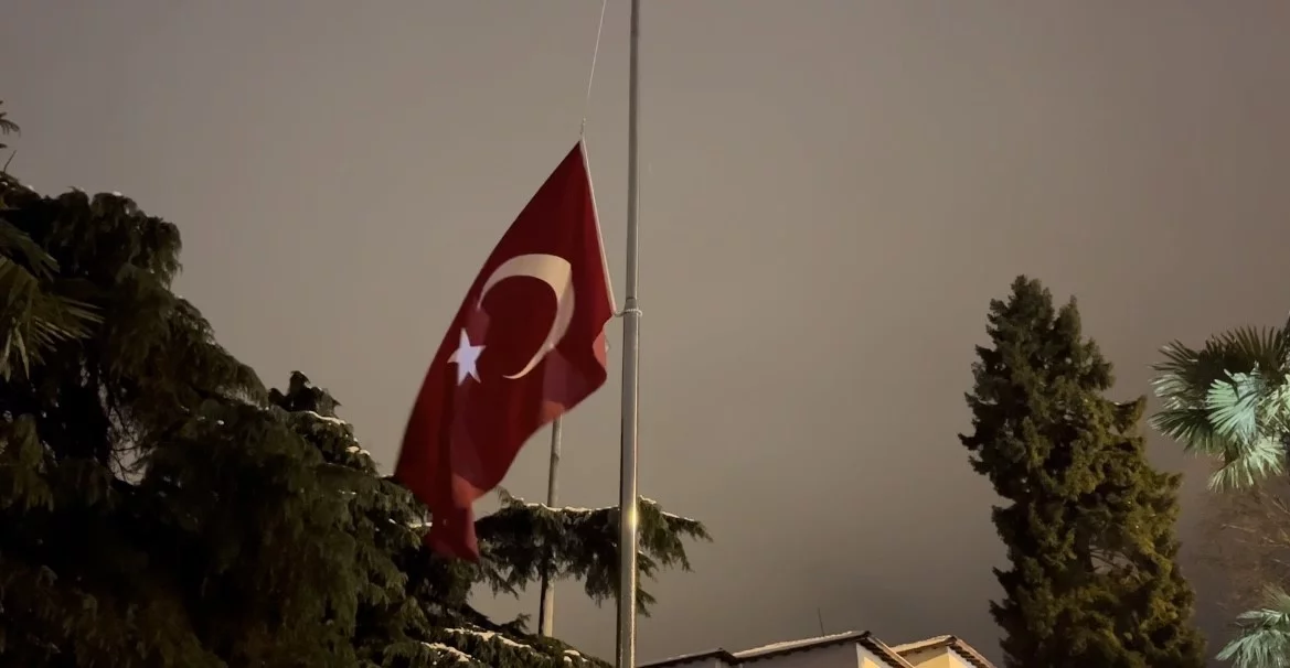 7 günlük milli yasın ardından Bursada bayraklar yarıya indi