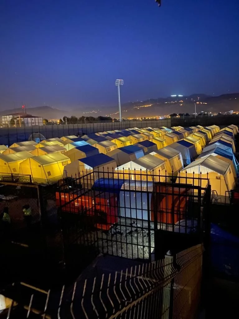 Adanada çadır kentlere enerji sağlandı