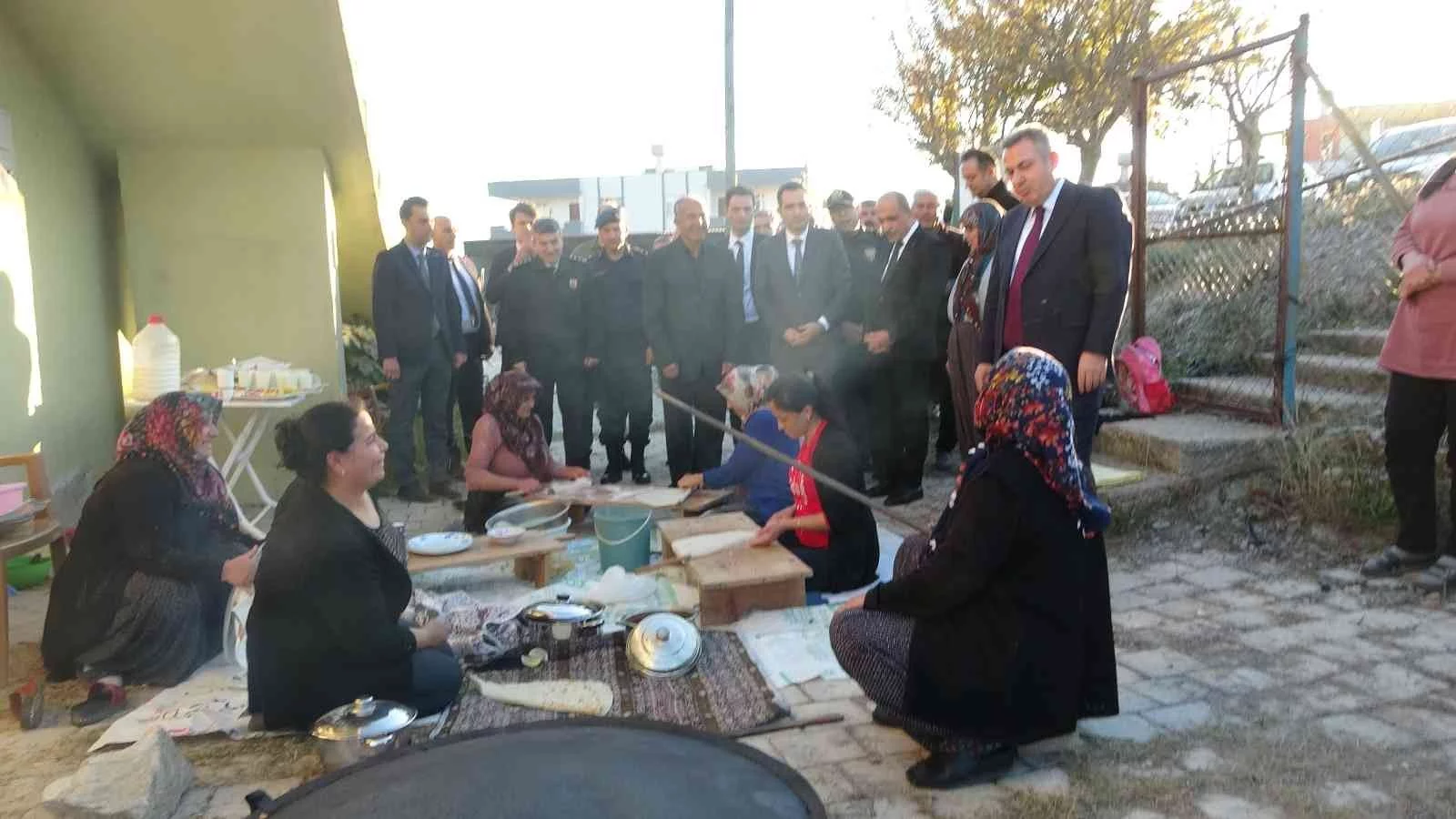 Adanalı kadınlar Vali Elbanı dualarla karşıladı