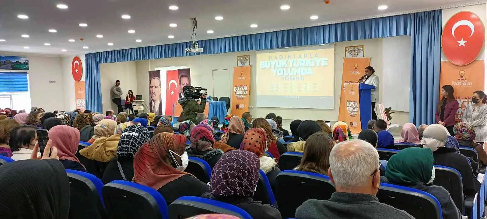 AK Partiden Kadın Emeği, Türkiyenin İstikbali Buluşmaları konferansı verildi