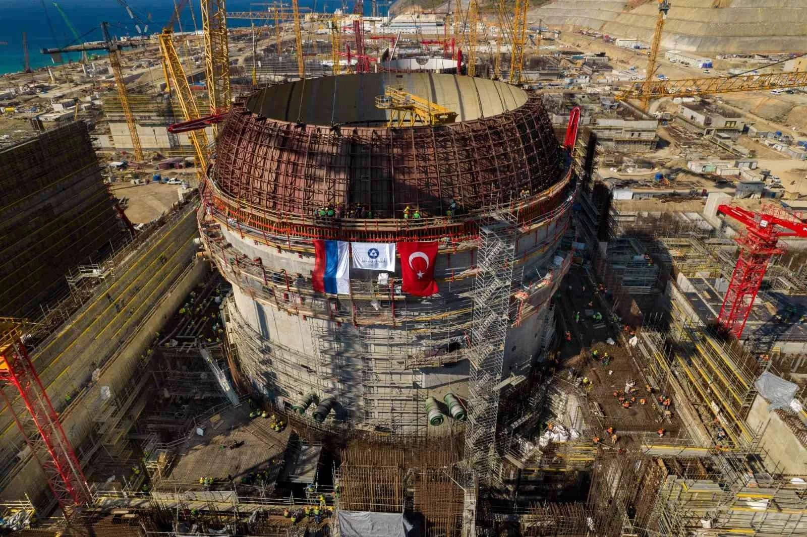 Akkuyu NGSde test edilecek nükleer yakıt simülatörleri Türkiyeye gönderildi