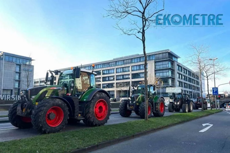 Alman çiftçiler, hükümeti protesto ediyor