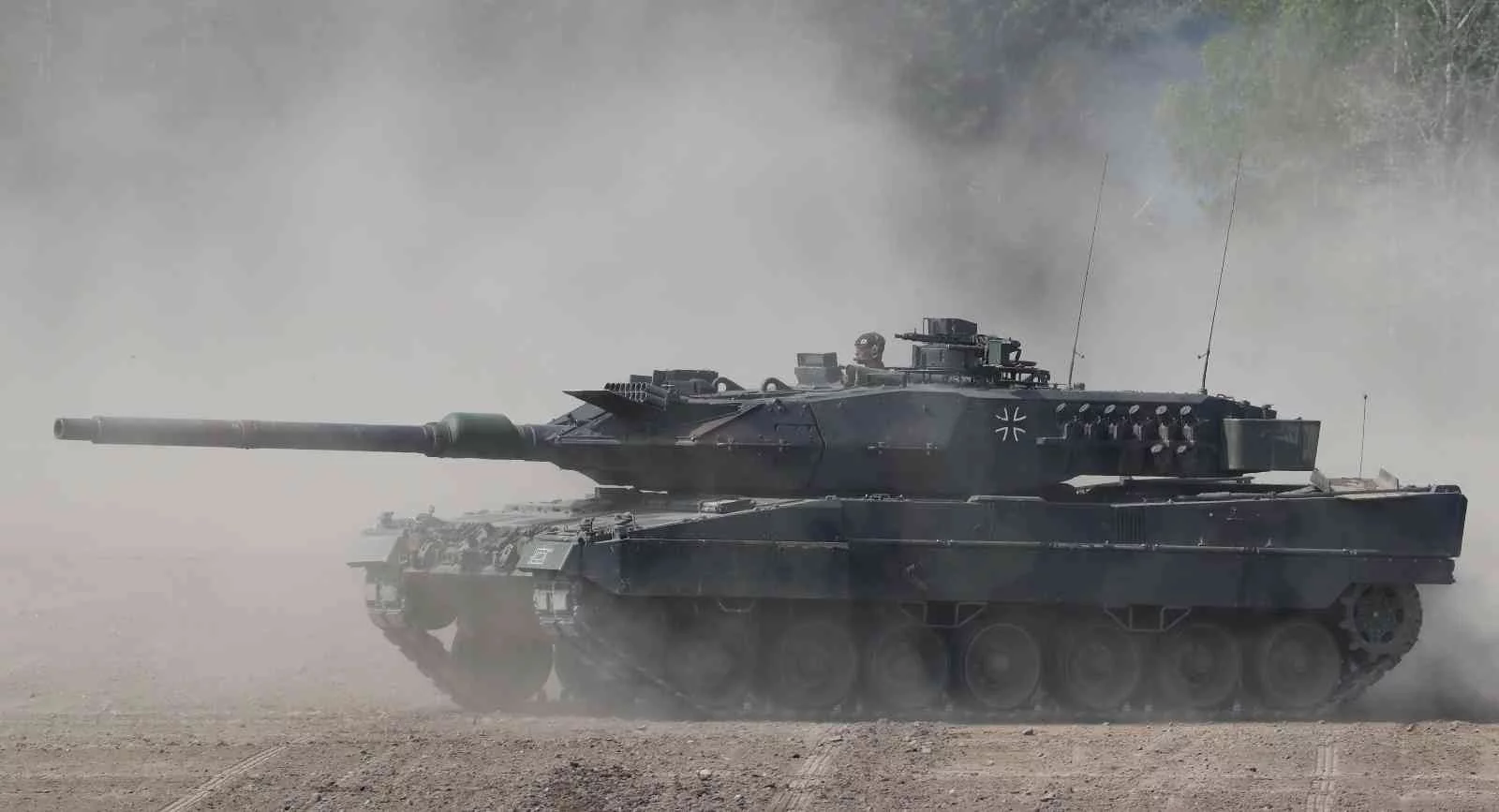 Almanyadan Leopard tanklarının Ukraynaya gönderilmesine onay