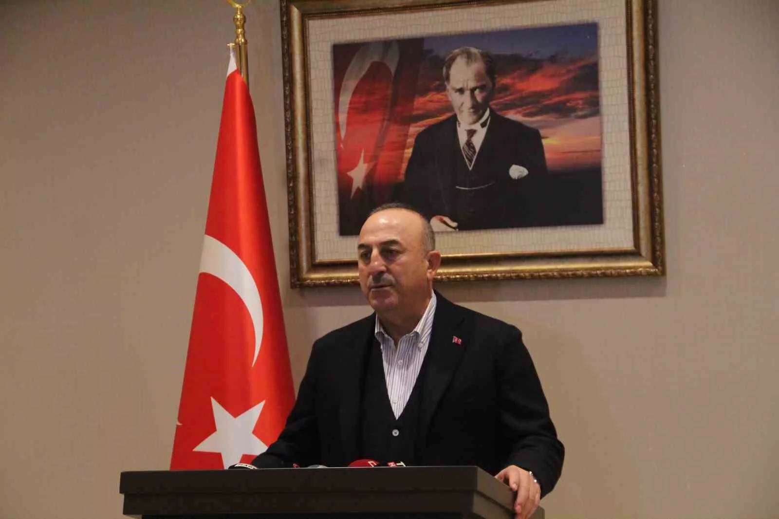 Bakan Çavuşoğlu: 36 ülkeden 3 bin 319 arama kurtarma personeli sahada
