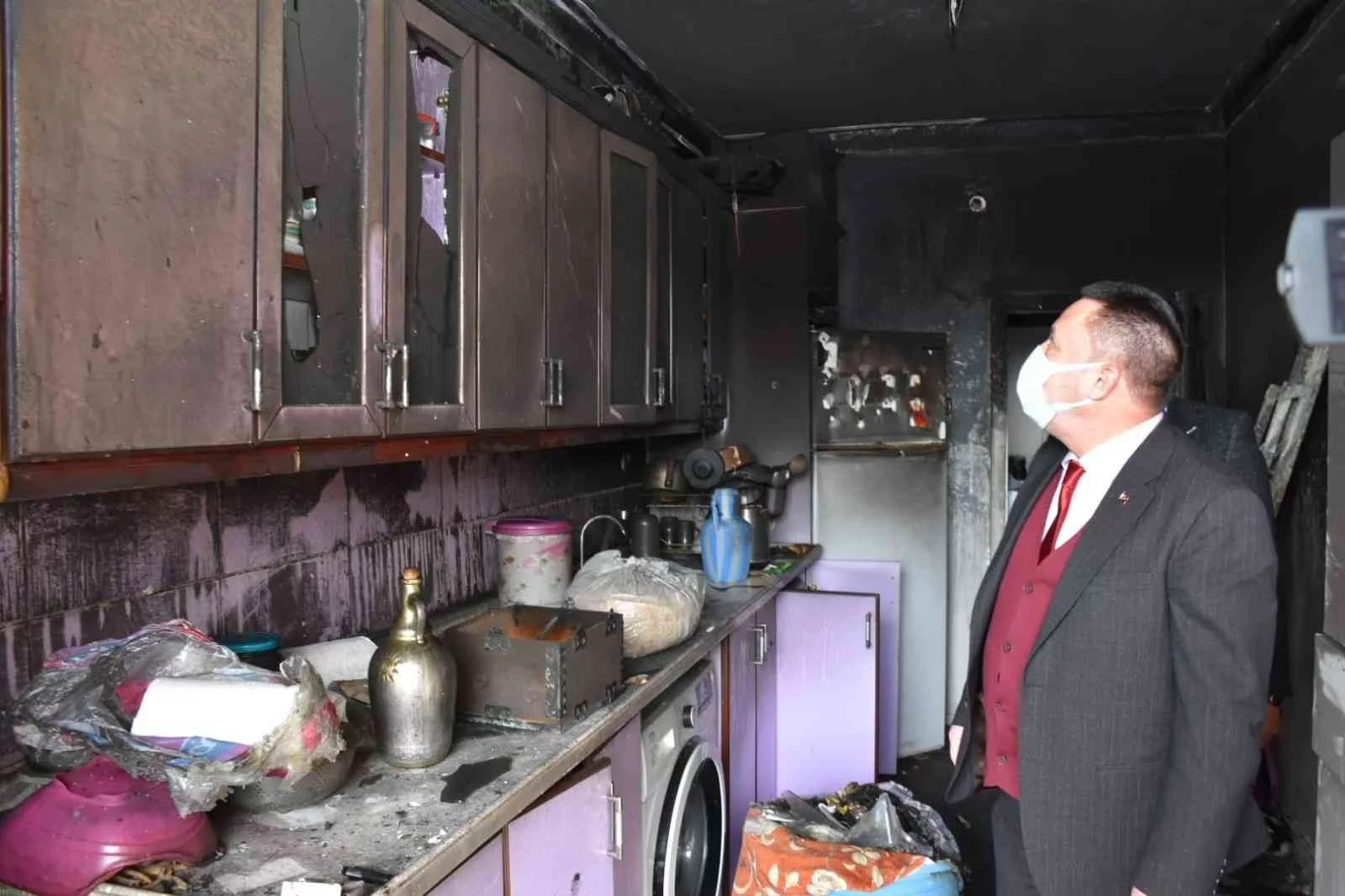 Başkan Beyoğlundan evi yanan aileye destek ziyareti