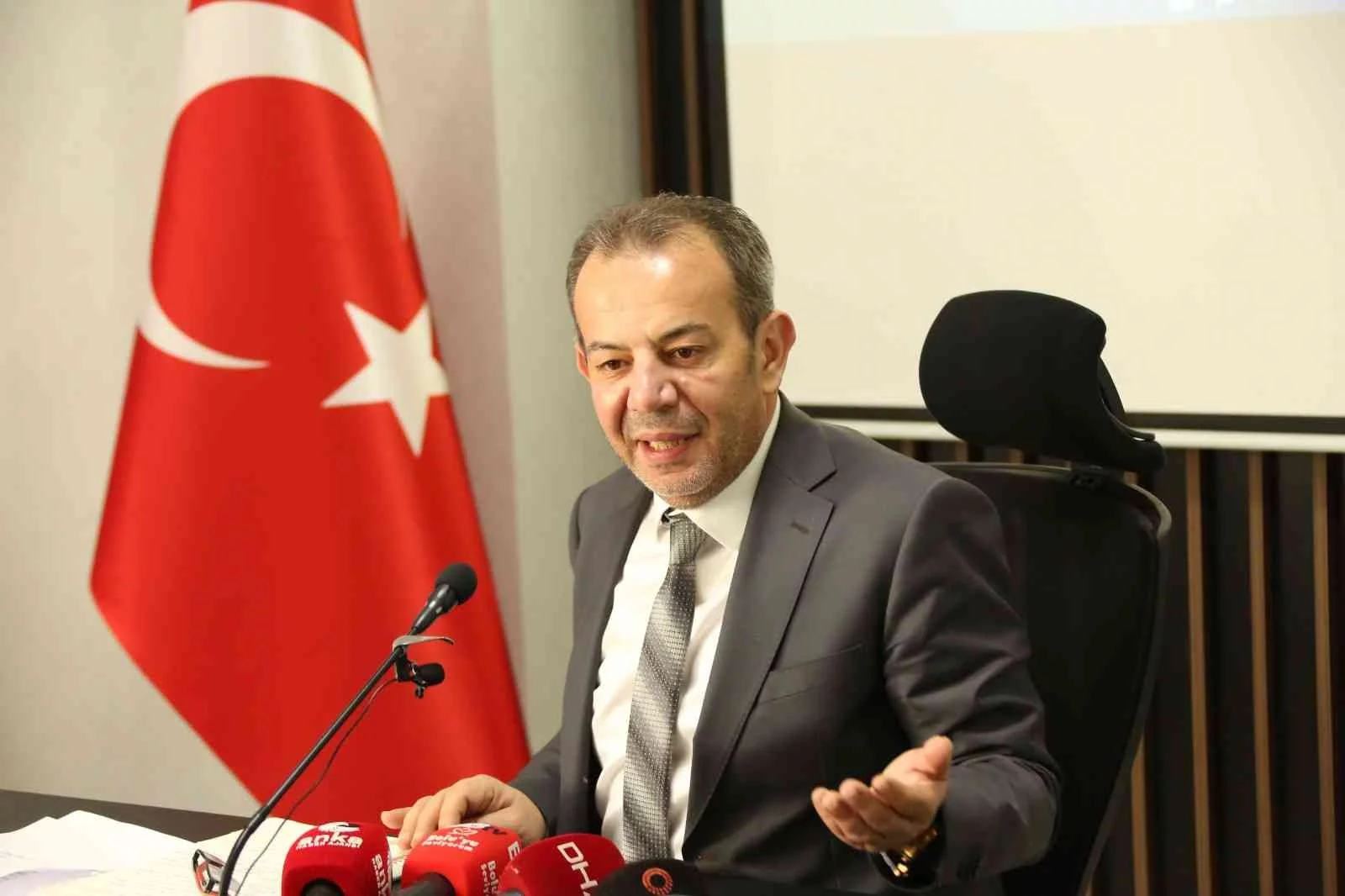 Başkan Özcan, HDPli vekiller ve gazeteciler hakkında suç duyurusunda bulundu
