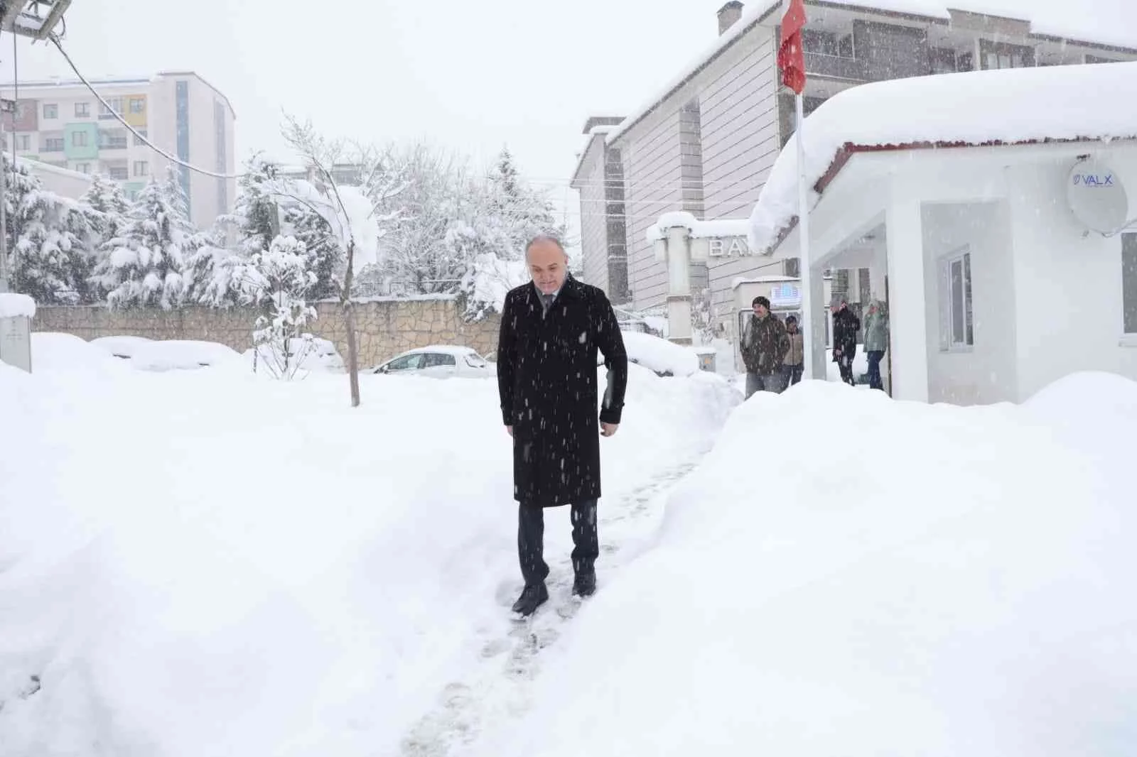 Başkan Özlünün ziyaretlerine kar engel olmuyor