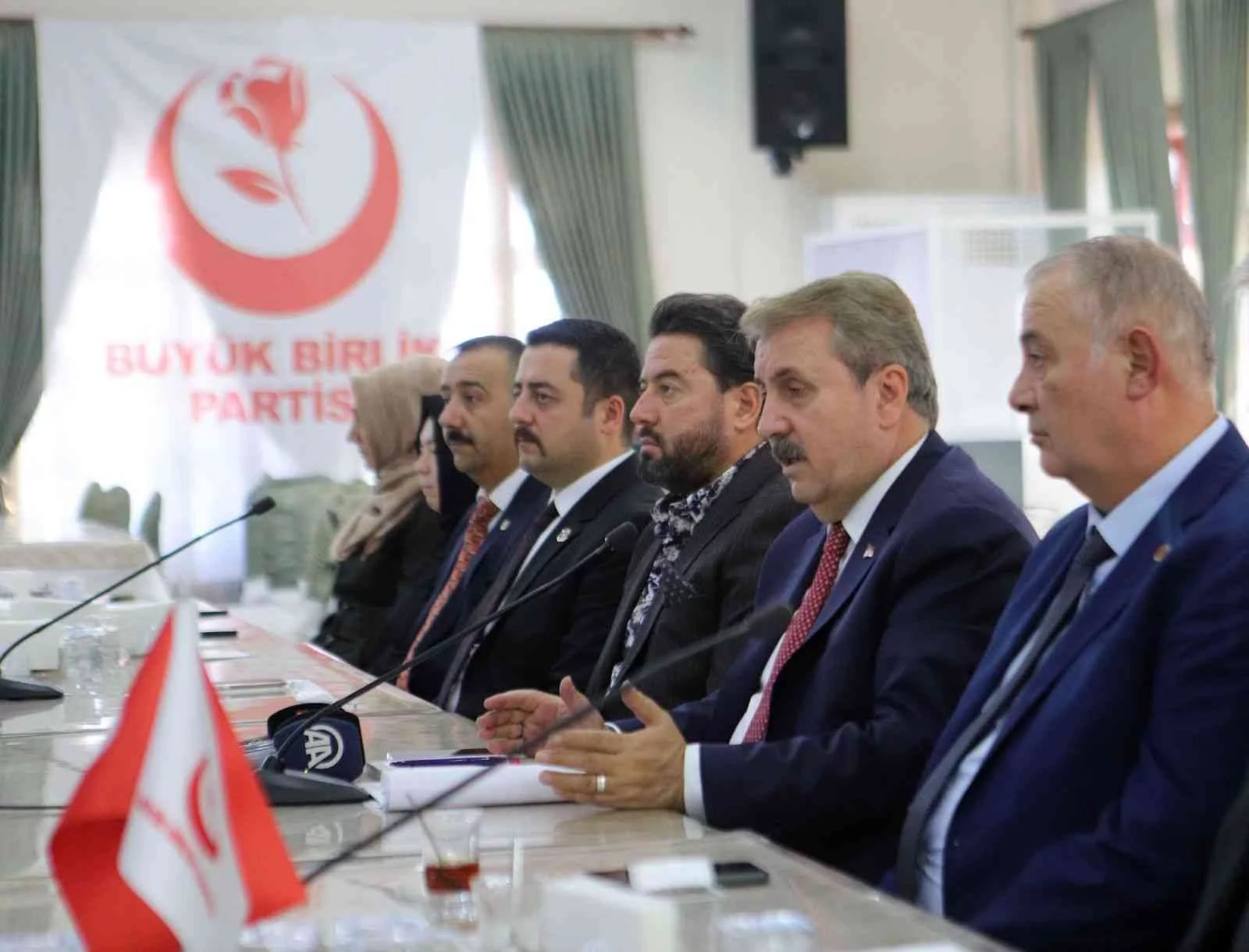 BBP Lideri Destici: “Türkiyenin ekonomik anlamda zorda kalmasının sebebi de vatan hainleri ve onların destekçileridir”