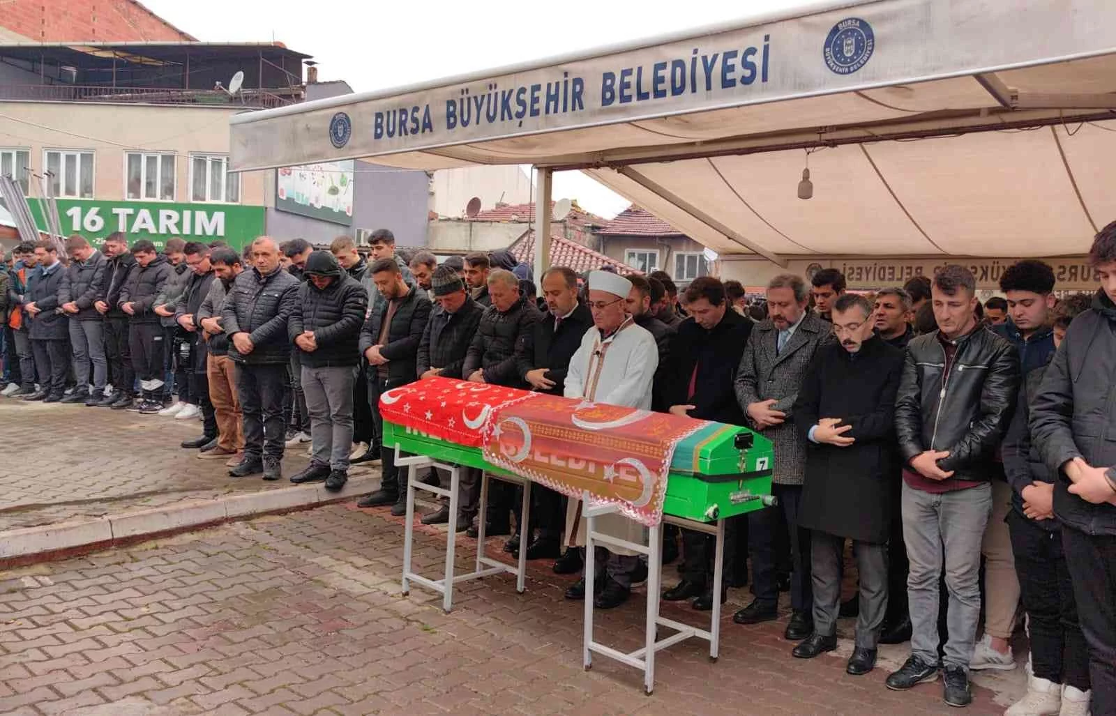 Bursada Kazada Ölen Genç Gözyaşları Arasında Toprağa Verildi