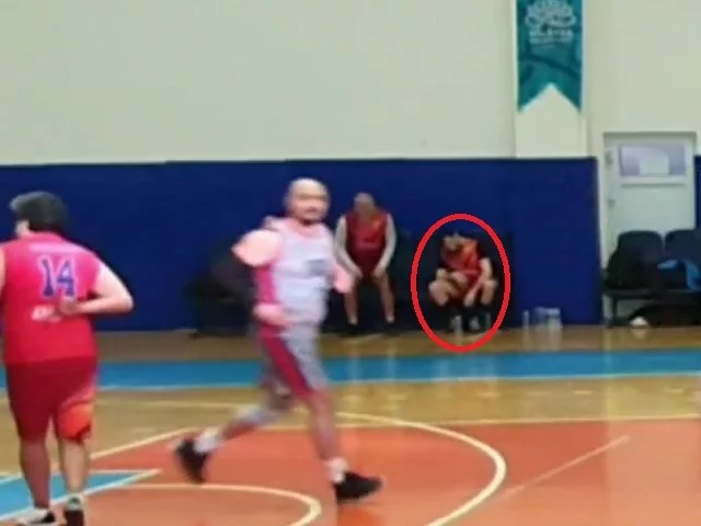 Bursaya Turnuva İçin Gelen Eski Basketbolcu Fenalaşarak Hayatı Kaybetti
