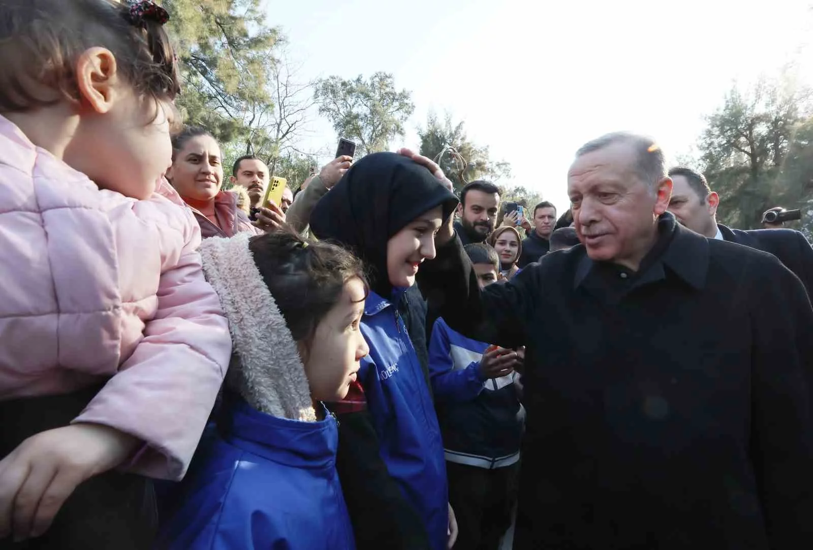 Cumhurbaşkanı Erdoğan, Osmaniyede çadır kenti ziyaret etti