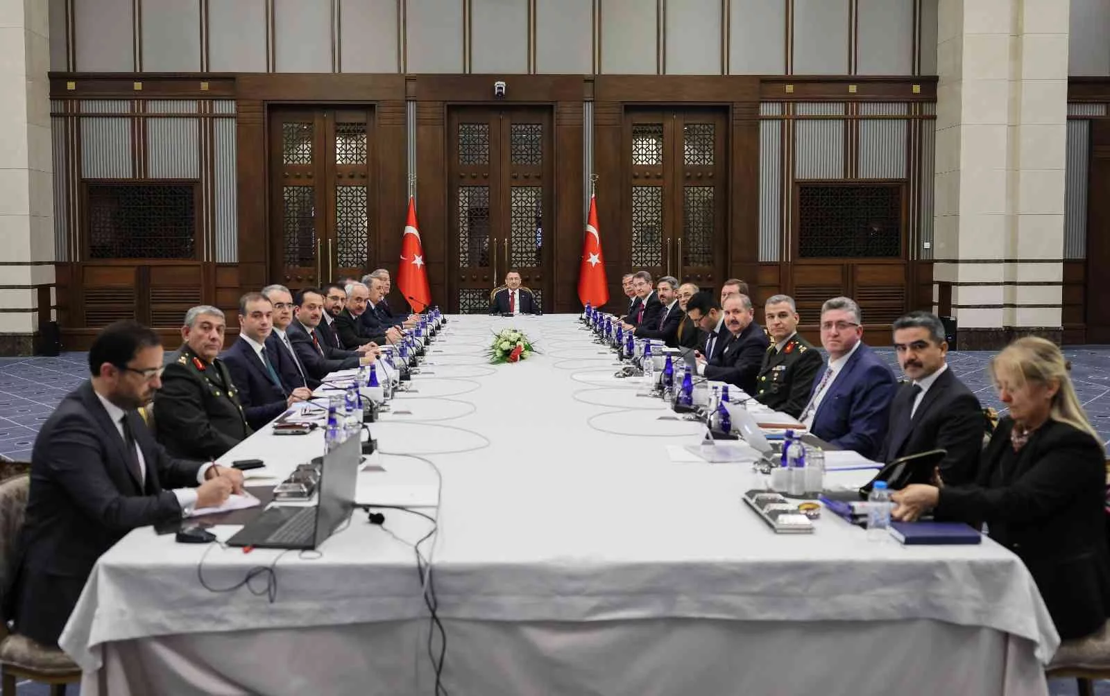 Cumhurbaşkanı Yardımcısı Oktay, MSBnin düzenleme ihtiyaçlarına yönelik toplantıya başkanlık etti