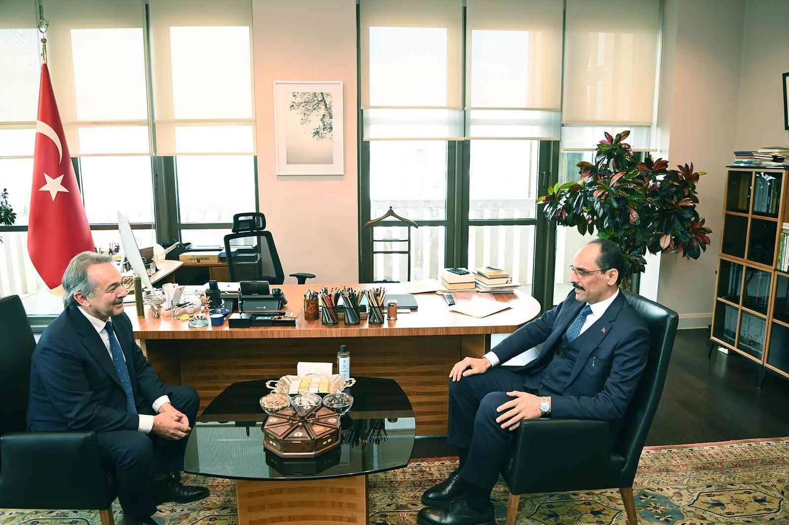 Cumhurbaşkanlığı Sözcüsü Kalın, Fransa Cumhurbaşkanının Özel Temsilcisi Kepel ile görüştü