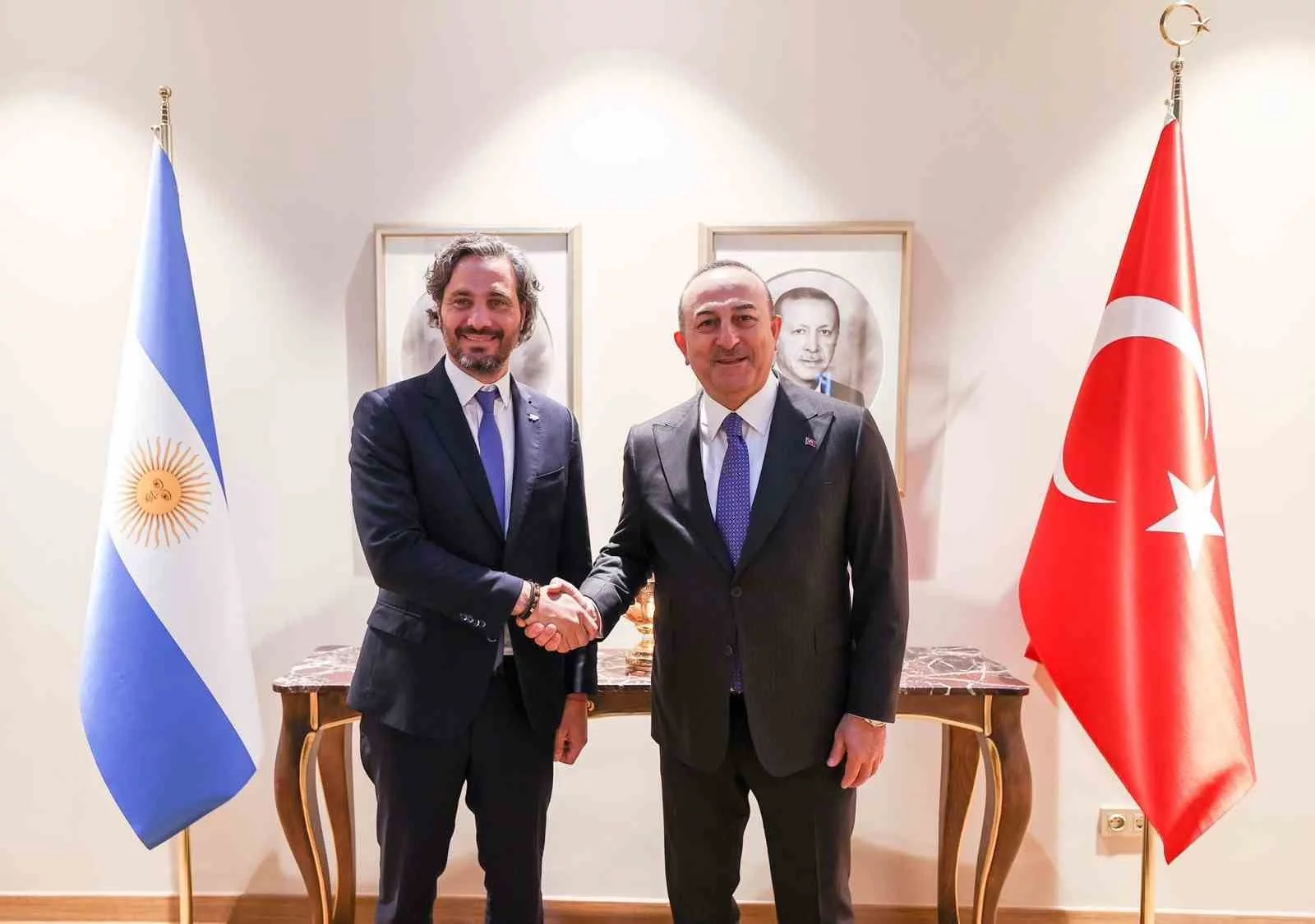 Dışişleri Bakanı Mevlüt Çavuşoğlundan konsolosluk kapatan ülkelere tepki