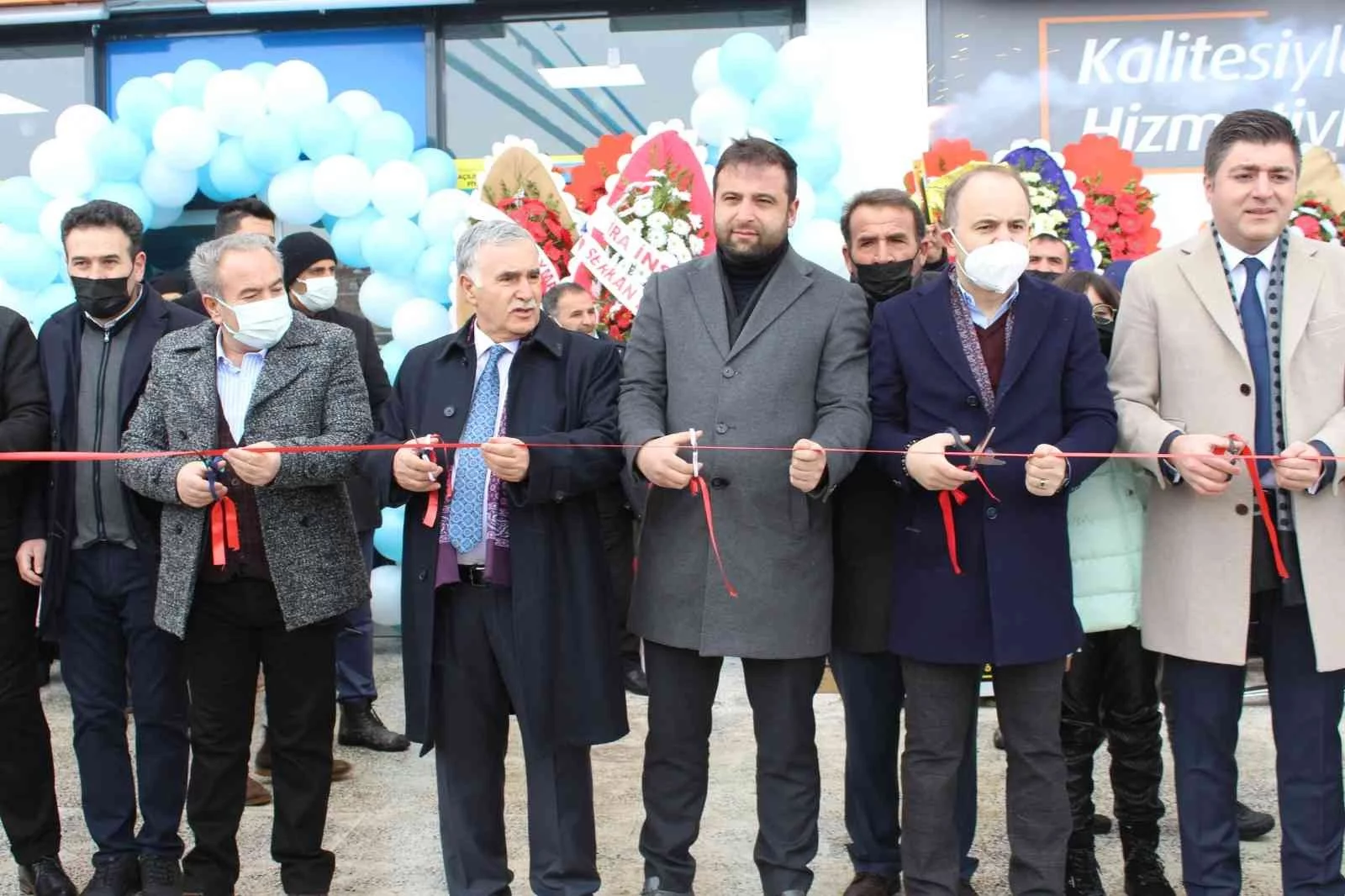 Düzgün market 21inci şubesini törenle açtı