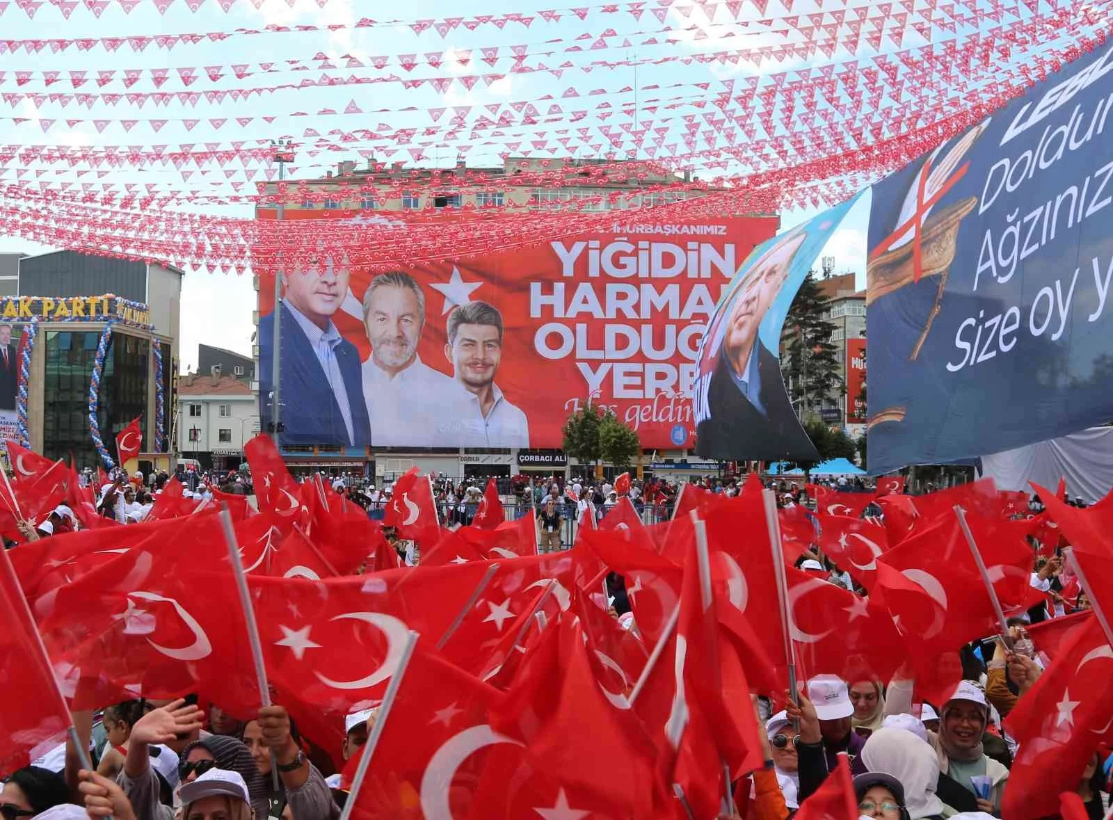 Erdoğan, Erol Olçok ve oğlu için kürsüde dua etti