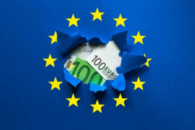 Euro Bölgesi'nde bankalar kredileri kıstı