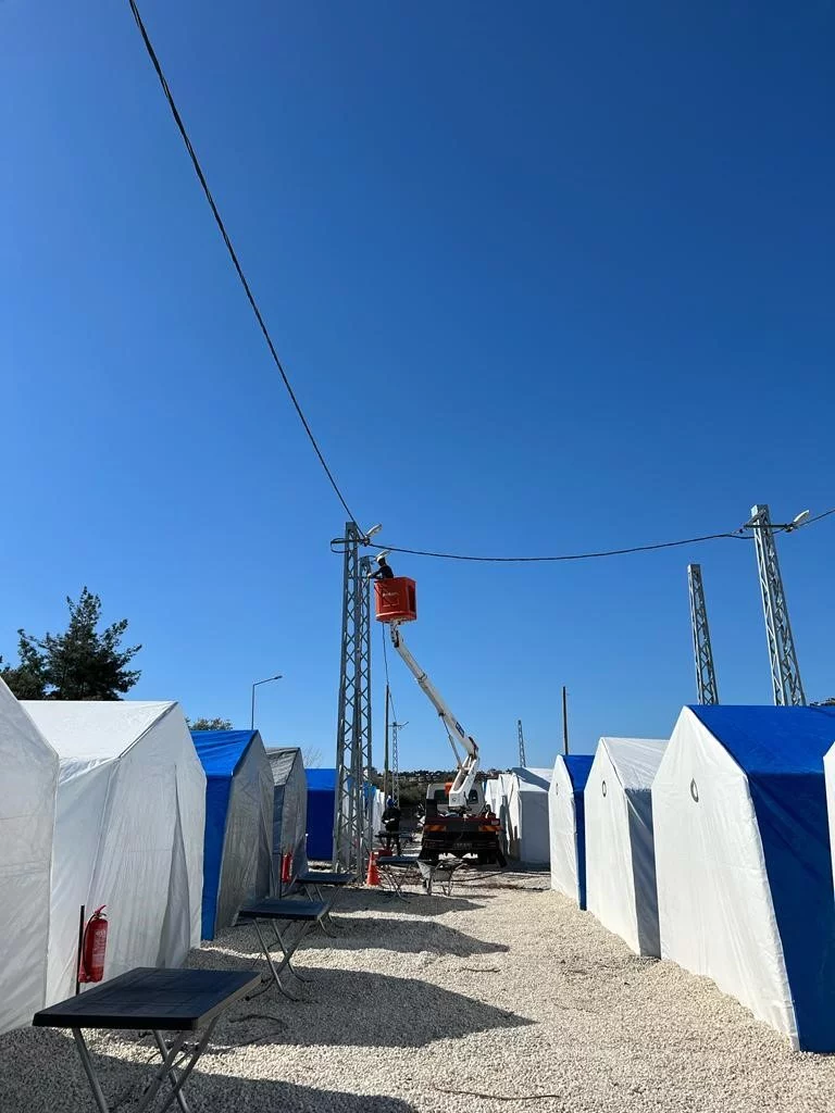 Gaziantepte çadır kentlere enerji sağlandı