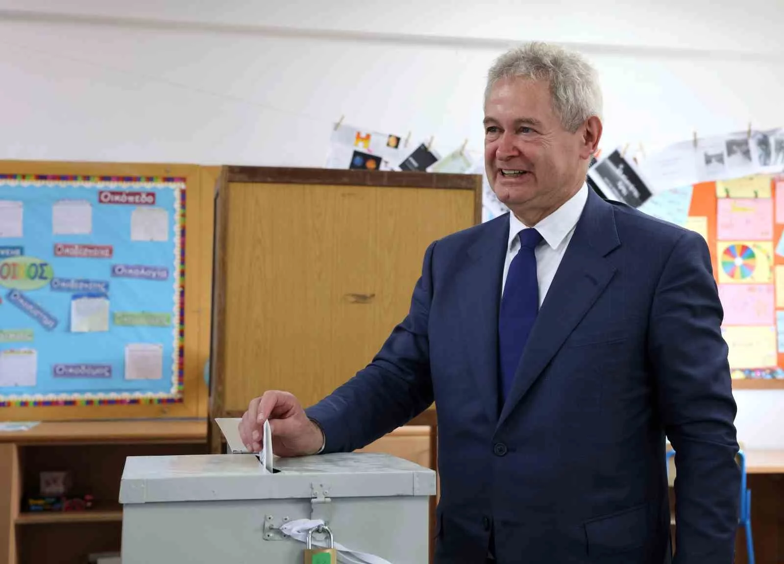 GKRYde liderlik seçimini eski Dışişleri Bakanı Christodoulides kazandı