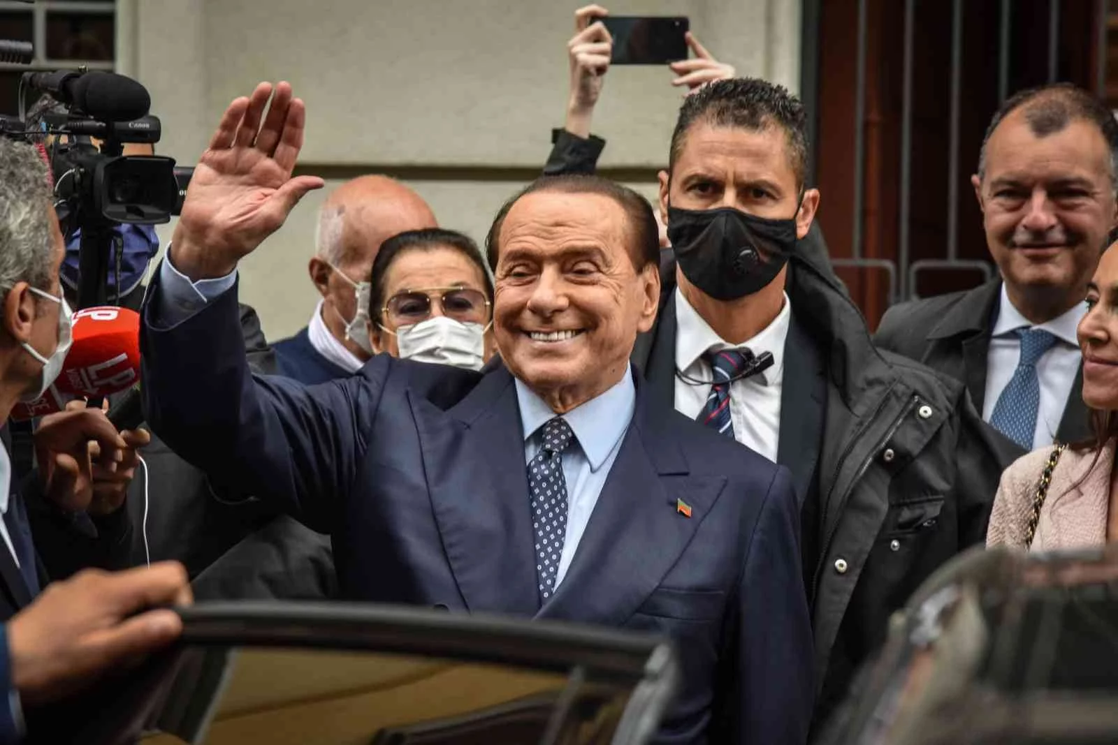 İtalyanın eski Başbakanı Berlusconi cumhurbaşkanlığına aday olmayacak