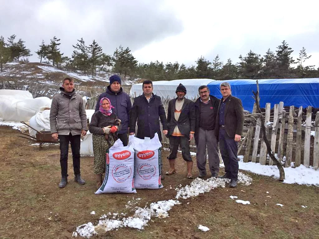 Kar yağışından etkilenen çiftçilere yem desteği sağlandı