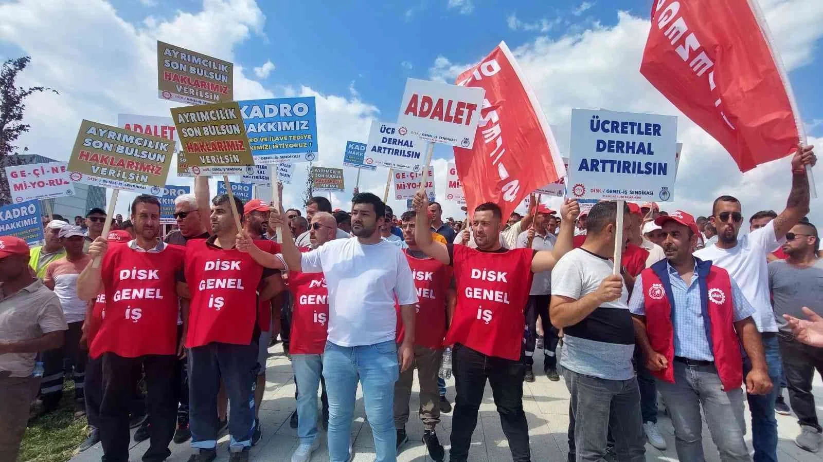 Kılıçdaroğlu ve CHPli başkan işçiler tarafından ıslıklandı