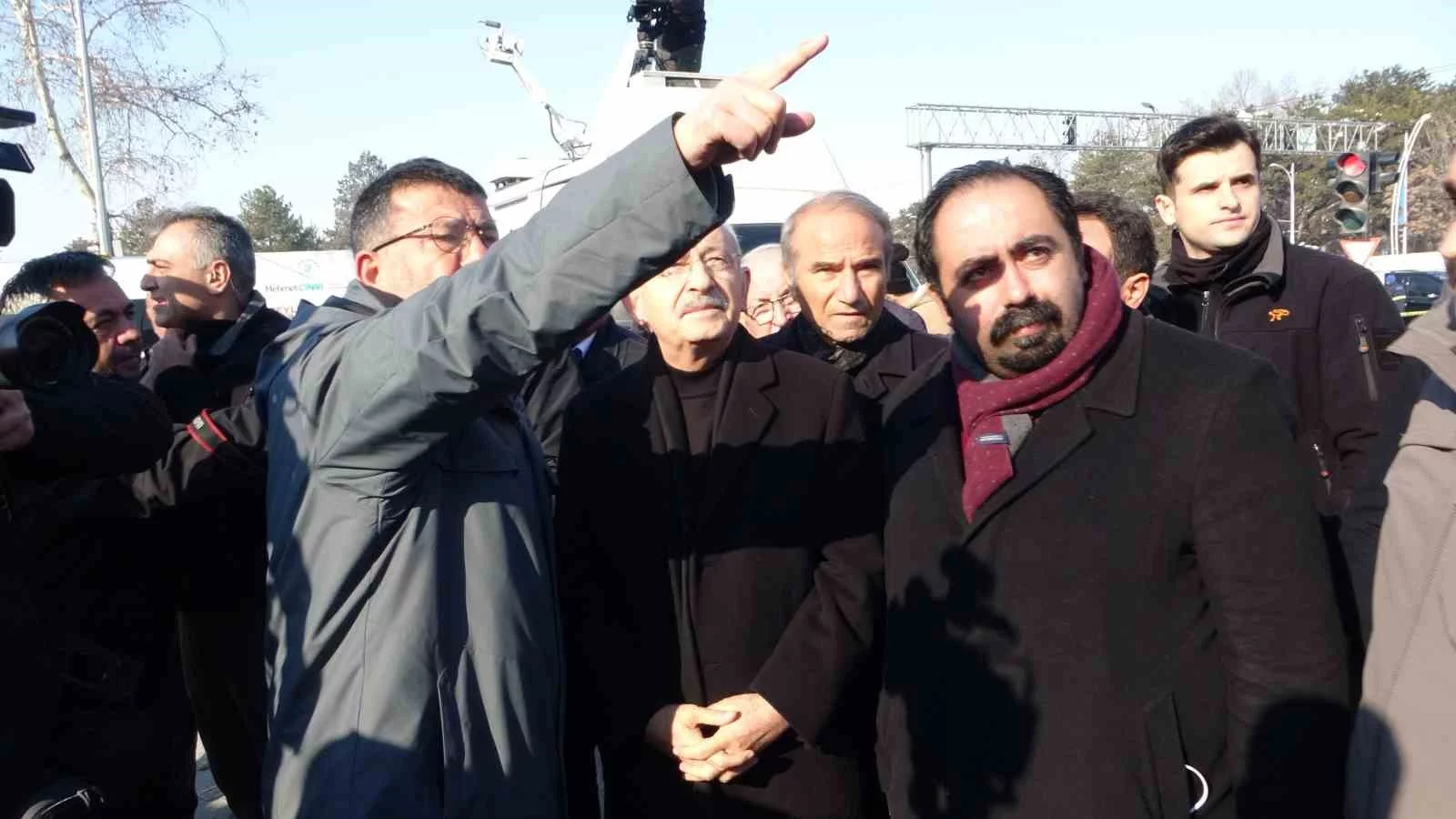 Kılıçdaroğlu, yıkılan Hayat Sitesinde incelemede bulundu