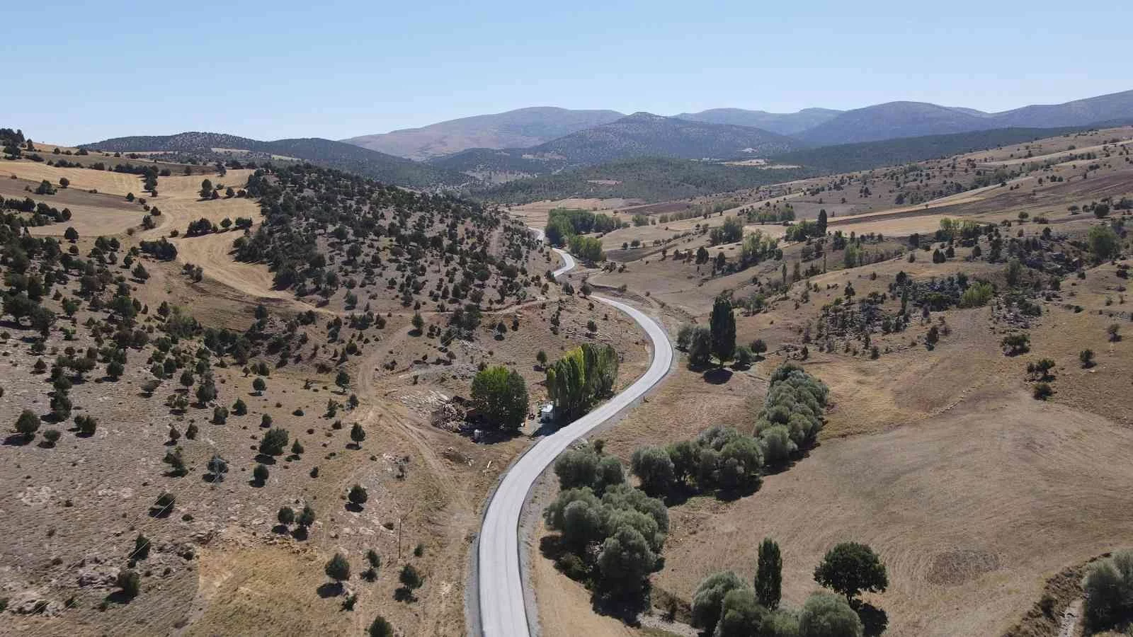 Konya Büyükşehir Kadınhanına 51,6 kilometre mahalle yolu daha kazandırdı