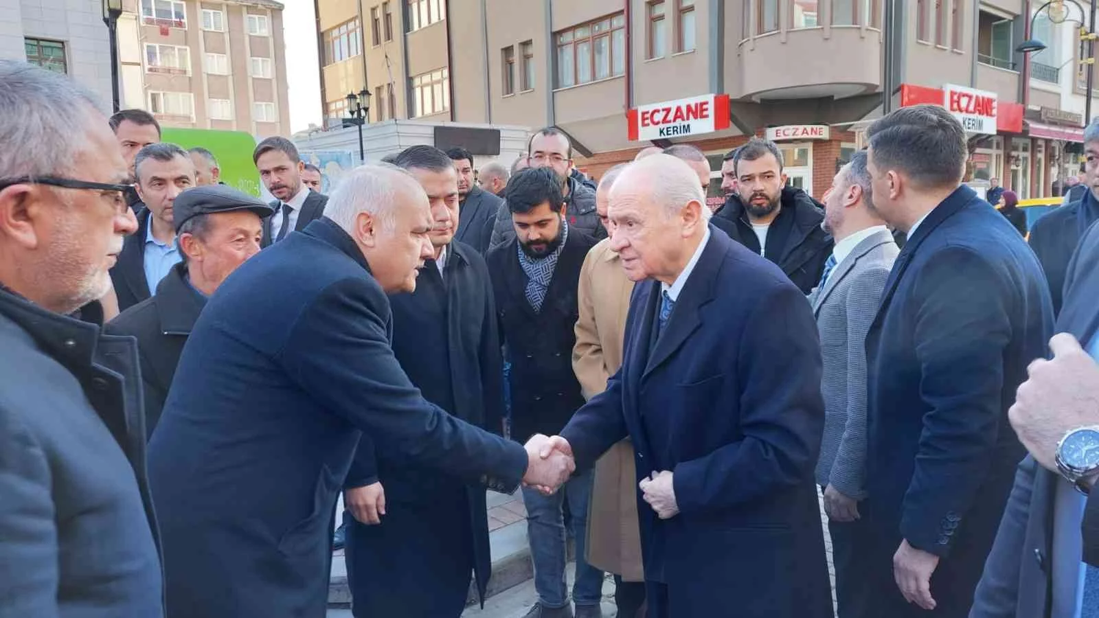 MHP lideri Bahçeli, Kızılcahamam Belediyesine taziye ziyaretinde bulundu