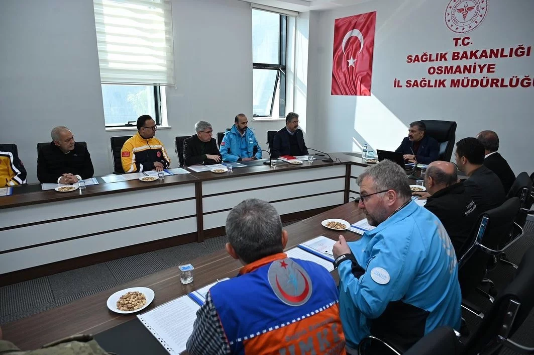 Sağlık Bakanı Koca, Osmaniyede depremzedeleri ziyaret etti