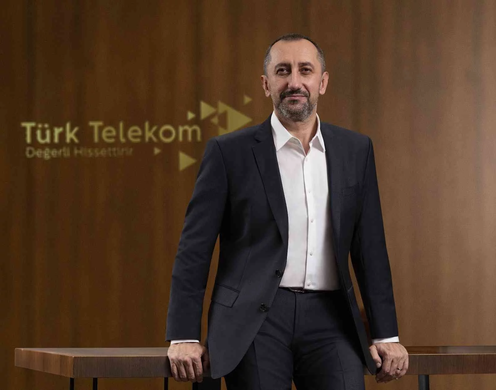 Türk Telekom CEOsu Önal: “Global iş birliklerimizi geliştiriyor, yerli teknolojileri dünyaya tanıtıyoruz”