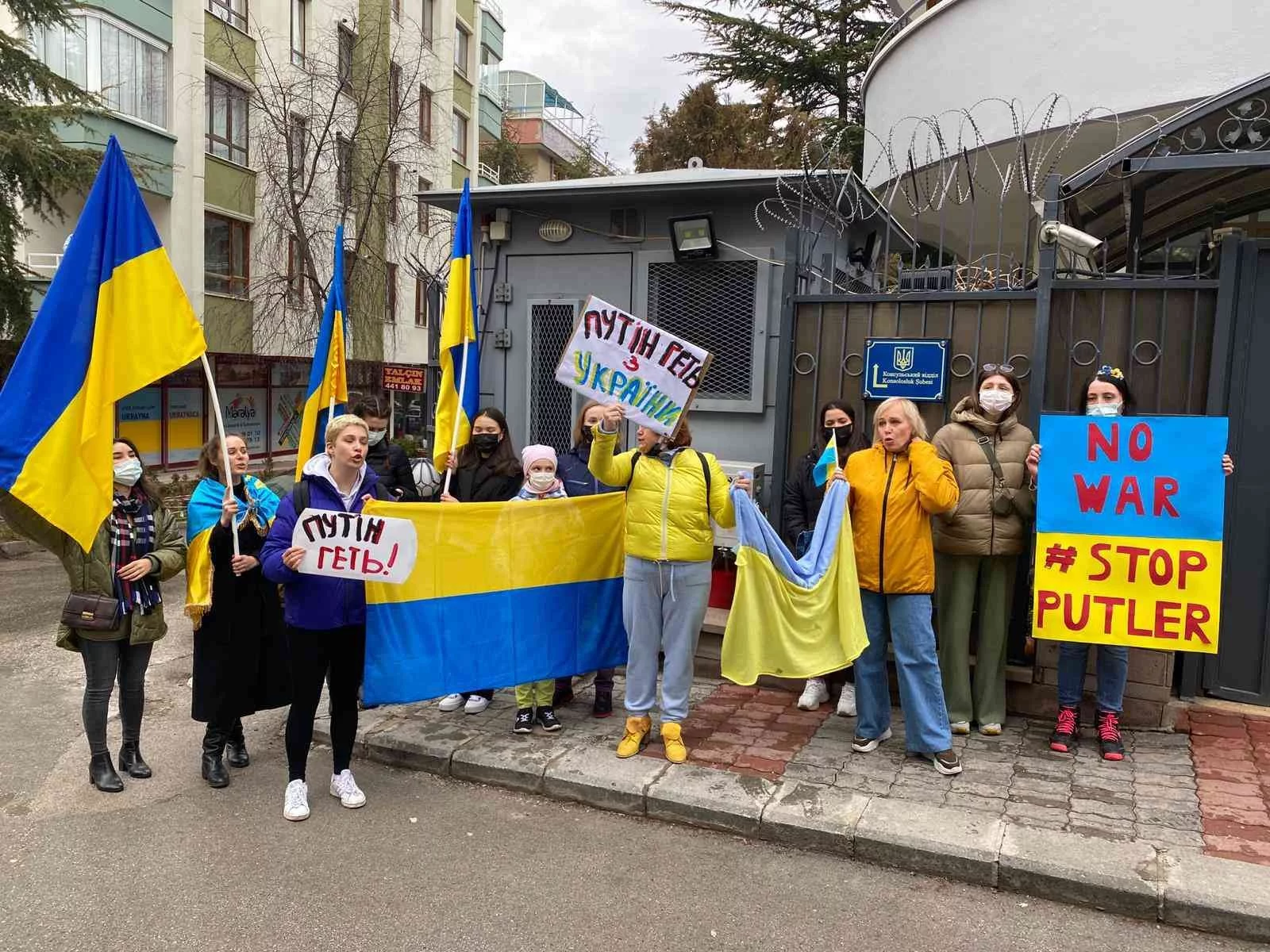 Türkiyede yaşayan Ukraynalılar, Rusyayı protesto etti: Putin Ukraynadan git