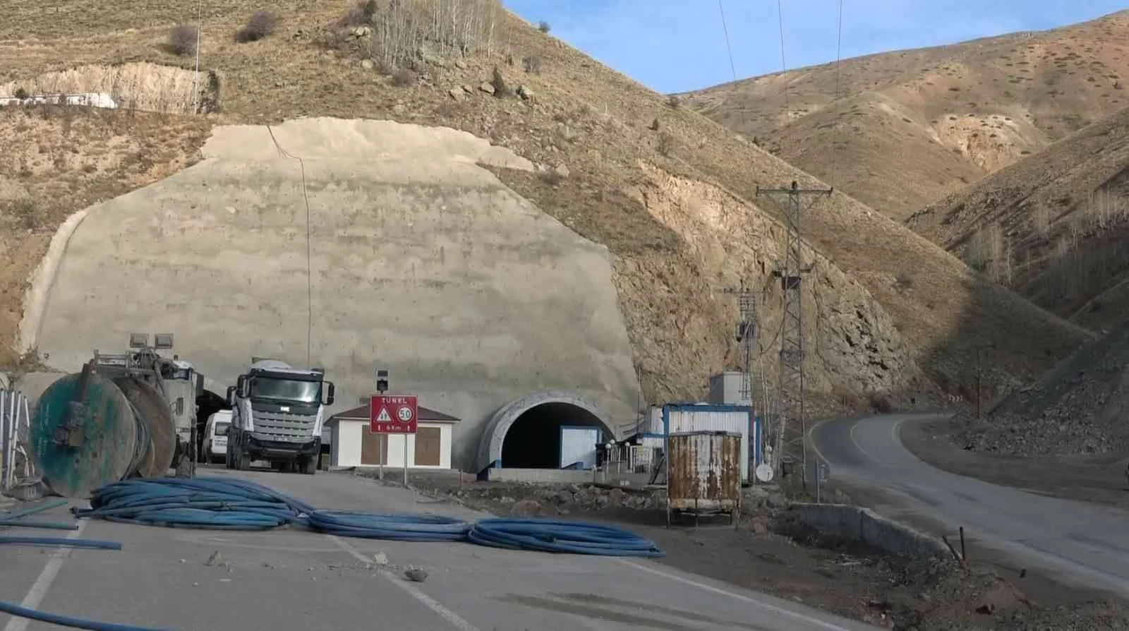 Türkiyenin en uzun 3. tüneli kar düştüğünde tek tüpten hizmete açılacak