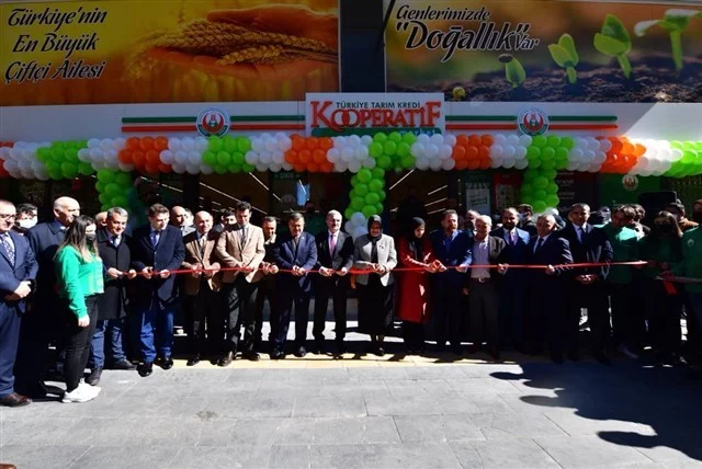 Vali Karaloğlu, kooperatif marketin açılışını yaptı